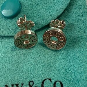 Tiffany & Co. seeing silver stud earrings